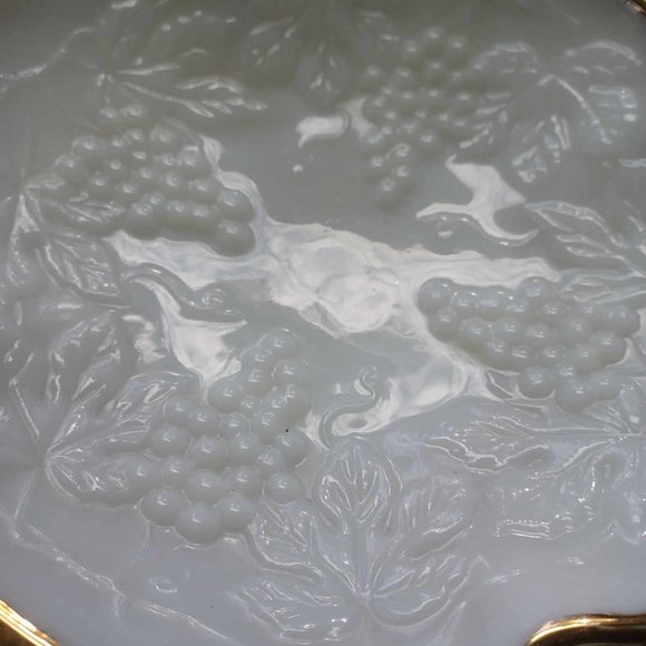 Retro MCM Footed Milk Glass Bowl Gold Rim Embossed Grape Pattern Anchor Hocking - Picture 8 of 8